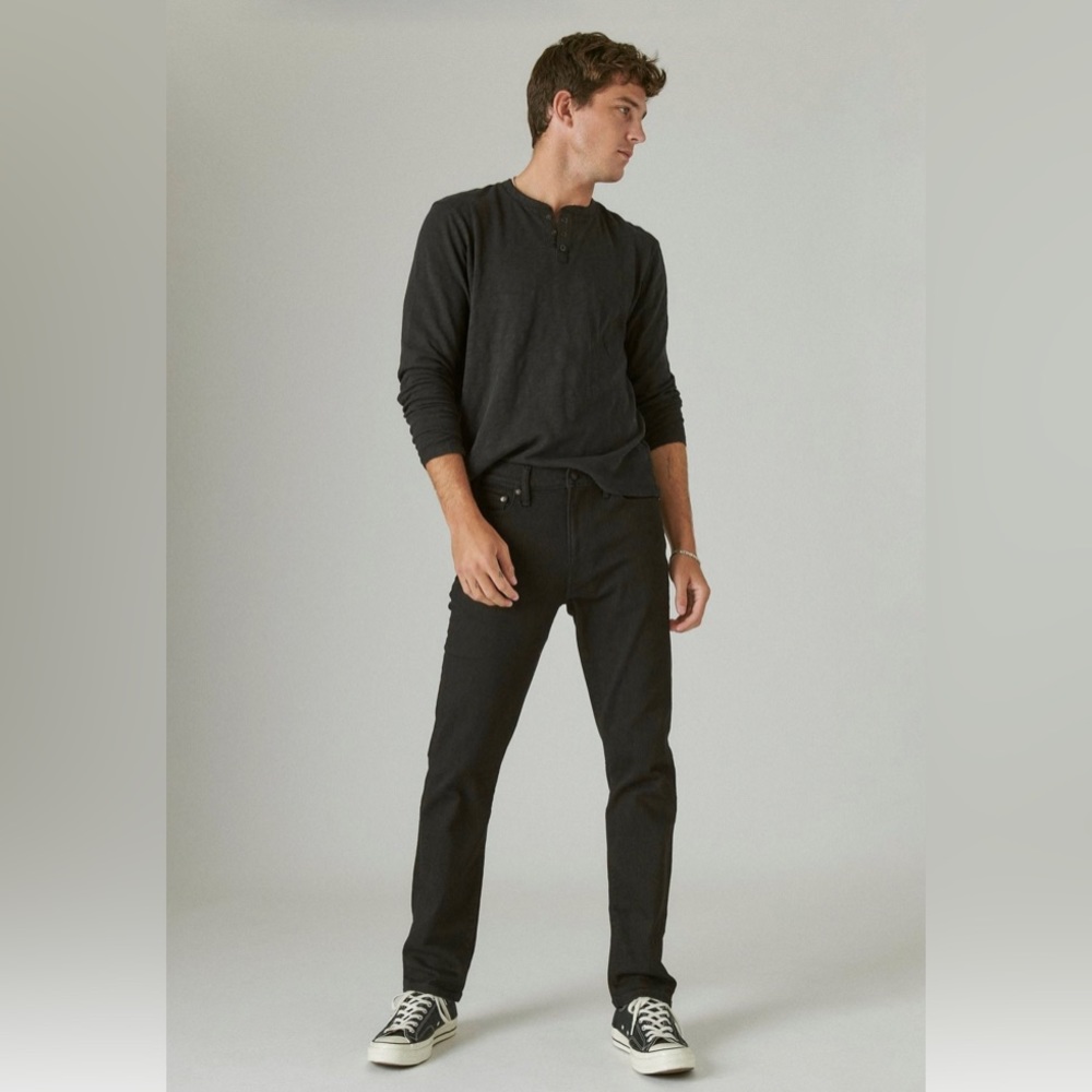 Black Lucky Brand 410 Athletic Straight 32 x 32